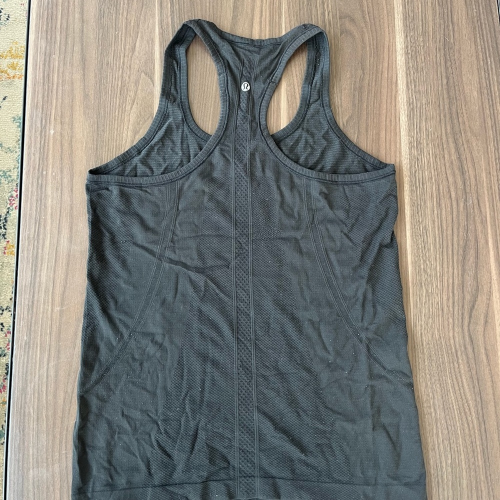 Lululemon Razorback Tank Top - Picture 3 of 3